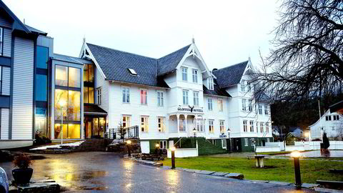 Eiendoms- og hotellinvestoren Erik Berg og hans hotellkonsern Classic Norway har kjøpt historiske Gloppen Hotell i Sandane i Sogn og Fjordane.