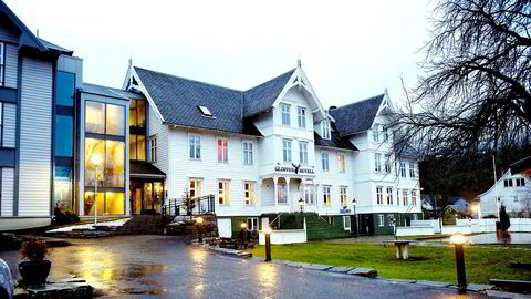 Eiendoms- og hotellinvestoren Erik Berg og hans hotellkonsern Classic Norway har kjøpt historiske Gloppen Hotell i Sandane i Sogn og Fjordane.