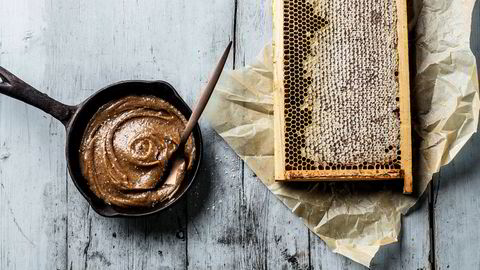 Jan Ivar Nykvist bruker honning til mer enn søtningsmiddel i den nye kokeboken «Maten vi deler.»