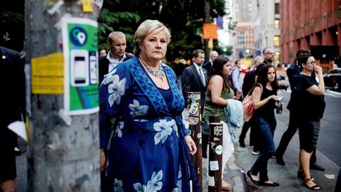 Fra «Skavlan» til NYU. Erna Solberg ved Washington Square Park på vei til et veldedighetsarrangement der hun og Norge hylles for generøse bidrag