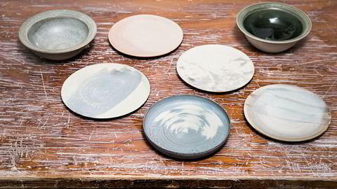 1500 ting. – Hvis jeg ikke hadde gjort så mange feil som jeg gjorde, ville det gått fortere, sier keramiker Anette Krogstad om serviset hun har laget til nye Noma. 1500 tallerkener og skåler er levert