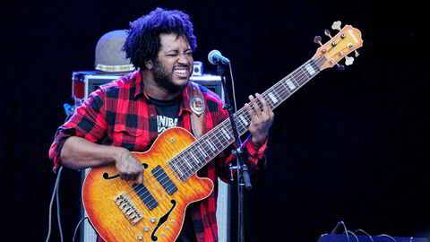 Katt. Bassisten Stephen Bruner, bedre kjent som Thundercat, under opptreden på Øyafestivalen 2016 i Oslo.