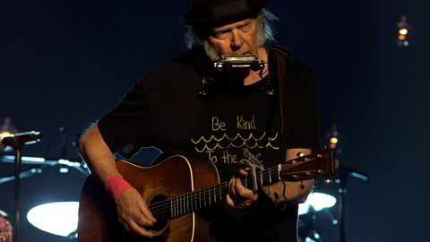Alle gode ting er 37. Neil Young avslutter året med ny, umiddelbar trioplate med låter om samfunn og samtid.