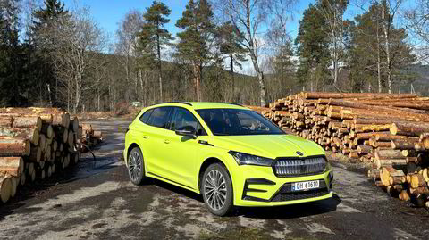 Skoda Enyaq RS i fargen Mamba Green gjør deg ikke akkurat usynlig.