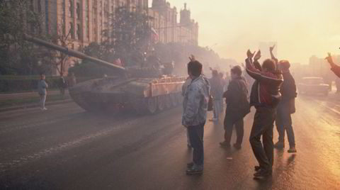 Antidemokratisk. Russlands forsøk på å innføre demokratisk styresett har alltid slått feil, mener Mikhail Sjisjkin. I 1994 satte daværende president Boris Jeltsin inn væpnede styrker mot parlamentsbygningen etter nok et forsøk.