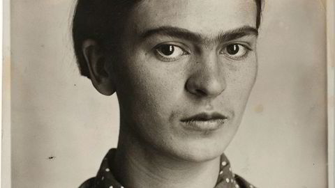Helt privat. Utstillingen «Frida Kahlo: Making Her Self Up» viser hvordan den meksikanske kunstneren skapte sitt eget visuelle univers – fra blyanten hun markerte øyenbrynene sine med til malerier og dekorerte proteser.