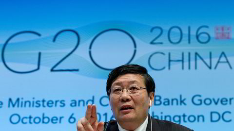 Lou Jiwei er brått byttet ut som Kinas finansminister.