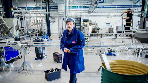 Her på den nye fabrikken på Kaupangerskogen håper konsernsjef Trine Lerum Hjellhaug at syltetøyglassene snart skal komme på samlebånd. Syltetøyproduksjonen flyttes ut fra Sogndal sentrum og samlokaliseres med saftproduksjonen.