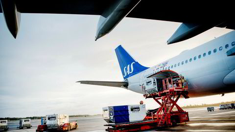 SAS frakter mer av passasjerer og flyfrakt denne sommeren og tar seg bedre betalt for billettene. Her er et av SAS' USA-fly på Oslo lufthavn.