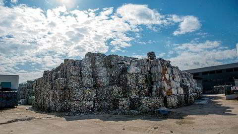 Avsløringer av europeisk plast på avveier og norsk plast som brennes, svekker forbrukernes motivasjon til å bidra med kildesortering. Her fra resirkuleringsfabrikken Burkasan ved Kestel utenfor Bursa i Tyrkia.