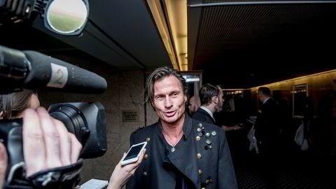 Hotellkonge Petter Stordalen på vei inn til festmiddag på Grand hotell i anledning sentralbanksjefens årstale 2018