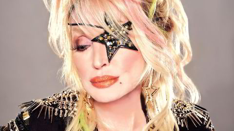 Hun var rockestjerne lenge før hun prøvde, men nå utgir Dolly Parton dobbeltalbumet «Rockstar».