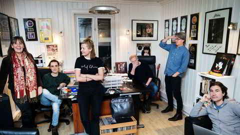 Musikkforlaget Arctic Rights Management består av Kerstin Mangert (ra venstre), Truls Nergaard, Hanna Berg-Nilsen, Kai Robøle, Erik Brataas og Odd Jensen.