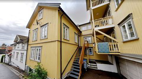 Kjøpet av en treroms eierseksjon i dette bygget i Tønsberg sentrum ble en dyrekjøpt erfaring for en mann som skulle hjelpe datteren.