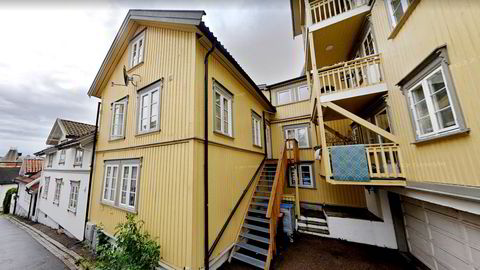 Kjøpet av en treroms eierseksjon i dette bygget i Tønsberg sentrum ble en dyrekjøpt erfaring for en mann som skulle hjelpe datteren.