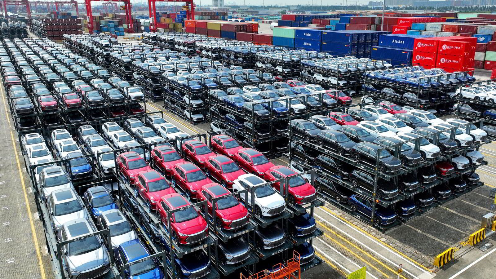 Elbilgiganten BYD slår Tesla – kjører inn i tollmurer i Europa og USA