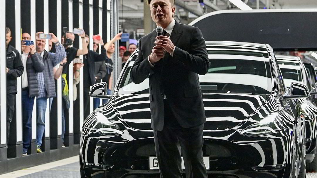 Tesla ha consegnato un numero record di auto in un trimestre “eccezionalmente difficile”.