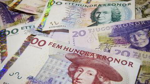 For billig? Etter kraftig kursfall snakker svenske politikere igjen om å skifte ut kronen med euro.