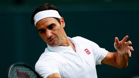 I aksjon. Roger Federer i aksjon mot polske Hubert Hurkacz i fjorårets Wimbledon-kvartfinale, som sveitseren tapte.