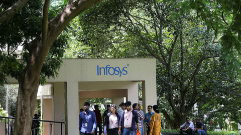 Infosys er blitt Indias største outsourcing-selskap med 200.000 ansatte og kunder over hele verden. Nå pågår det en skittentøyvask etter at konsernsjefen gikk på dagen.