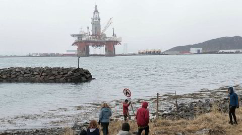 Seadrill-riggen «West Hercules» skal snart slepes til Barentshavet for å lete etter olje for Equinor. Det har fått Greenpeace og Natur og Ungdom til å reagere både med søksmål og direkte aksjoner.
