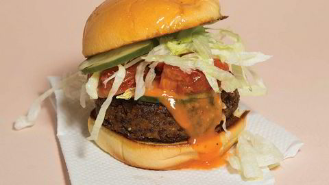 Burgermesteren. Superiority Burger er kåret til New Yorks beste burger, uavhengig av proteintype. «The Superiority Burger Cookbook» gjør det mulig å også servere den på Frosta.