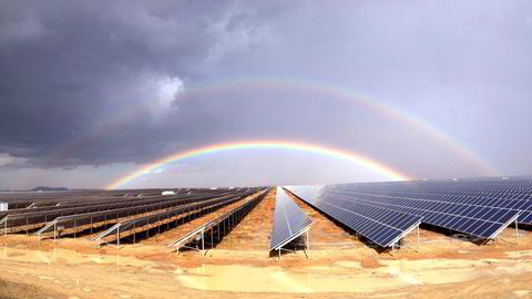 Scatec solpark i Kalkbult i Sør-Afrika, der norske og sørafrikanske forskere skal finne ut hvordan nedstøving av solcellemoduler kan håndteres Foto: Scatec