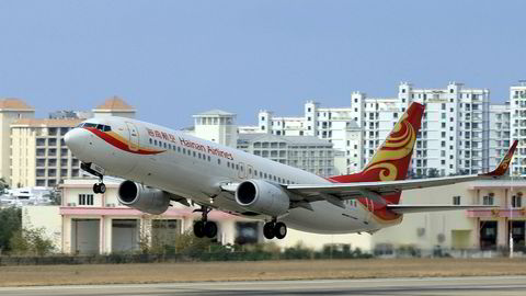 HNA Group startet med et lite flyselskap på Hainan på 1990-tallet. I 2017 er HNA Group et av Kinas største private selskaper, men er neddynget i kostbar gjeld. Selskapet er under etterforskning i flere vestlige land etter oppkjøp.