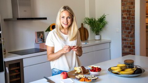 Mat og mer. Emilie Voe Nereng elsker havregrøt, men lager seg gjerne også lunsj med bananbrød. Foreløpig ikke på et kjøkken i et «sykt hus» på Bygdøy.