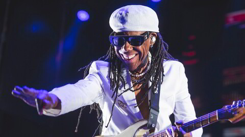 Nile Rodgers (72) har levert hits siden 1970-tallet. Nå har en ny generasjon popstjerner, fra Sør-Korea til USA, fått øynene opp for Rodgers’ karakteristiske gitarspill. I år har han bidratt på en singel av norske Kygo.