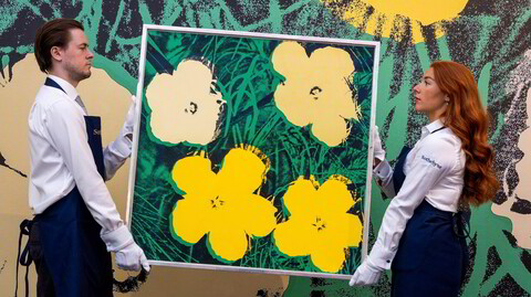 Ikke akkurat blomstrende. «Flowers», fra Andy Warhols ikoniske 1964-serie, presenteres på Sotheby's-auksjon tidligere i høst. Auksjonshuset har en nedgang i omsetningen i 2024 på 25 prosent.